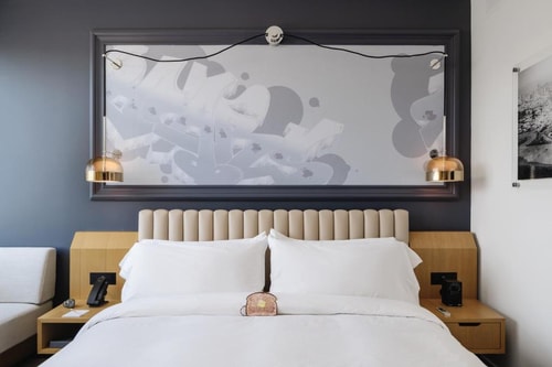 Standard King Room Near Golden Gate Theatre SAN 1 Luxury Bookings