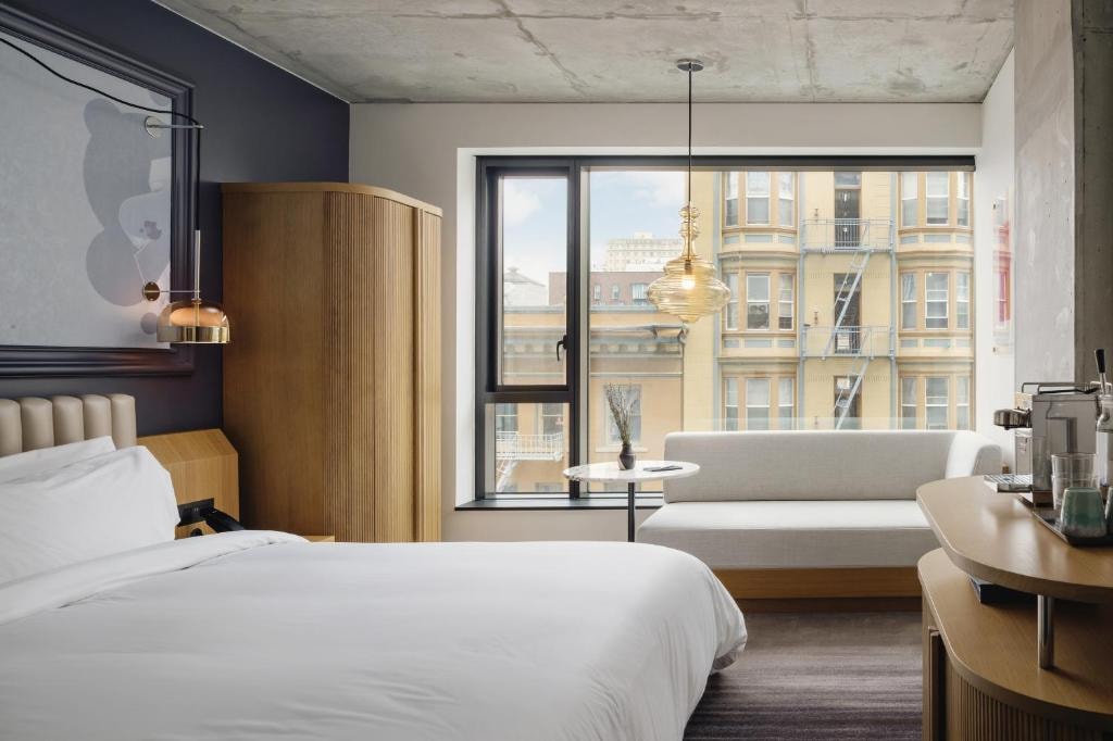 Standard King Room Near Golden Gate Theatre SAN Luxury Bookings