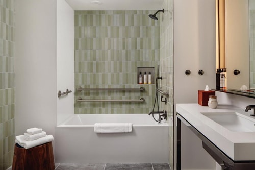 Standard King Room Near Golden Gate Theatre SAN 4 Luxury Bookings