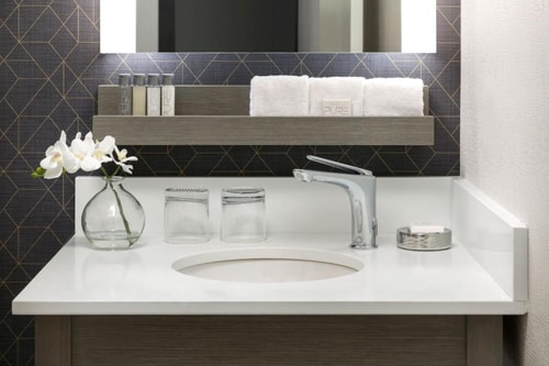 Deluxe King Room Near Joseph Conrad Mini Park SAN 4 Luxury Bookings