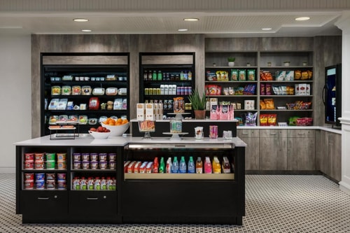 Deluxe King Room Near Joseph Conrad Mini Park SAN 10 Luxury Bookings