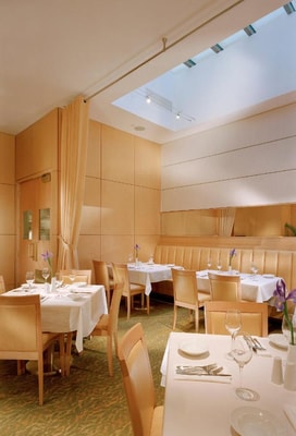 King Room Near Dragon Gate Chinatown SAN 4 Luxury Bookings