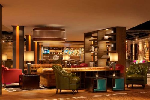 Deluxe King Room Near Audeamus Court ORL 4 Luxury Bookings