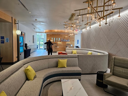 Deluxe King Room Near Audeamus Court ORL 8 Luxury Bookings