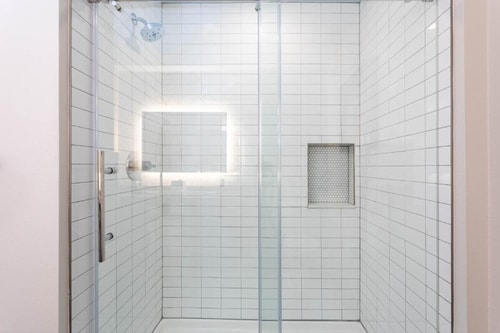 Deluxe King Room Near Audeamus Court ORL 2 Luxury Bookings