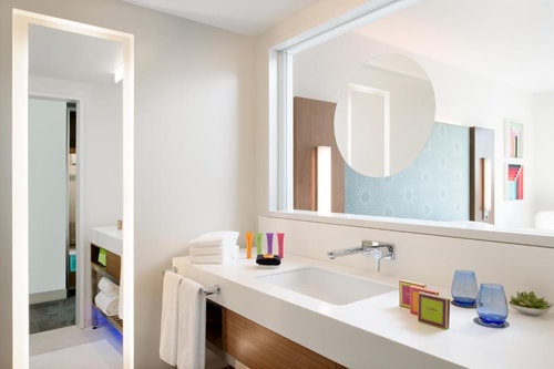 Deluxe King Room Near China Basin Park SAN 2 Luxury Bookings