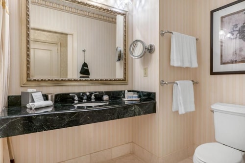 Deluxe Room Near Wells Fargo Museum SAN 3 Luxury Bookings
