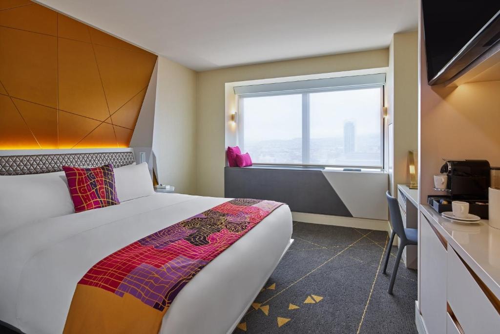Standard King Room Near Yerba Buena Gardens SAN Luxury Bookings