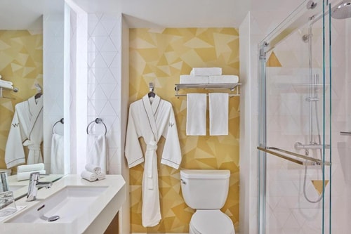 Standard King Room Near Yerba Buena Gardens SAN 3 Luxury Bookings
