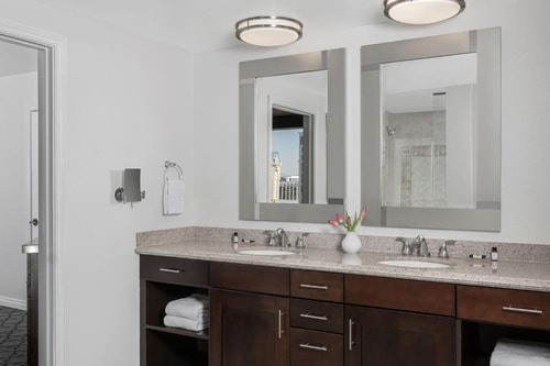 King Room Near Imagination Station LAS 2 Luxury Bookings