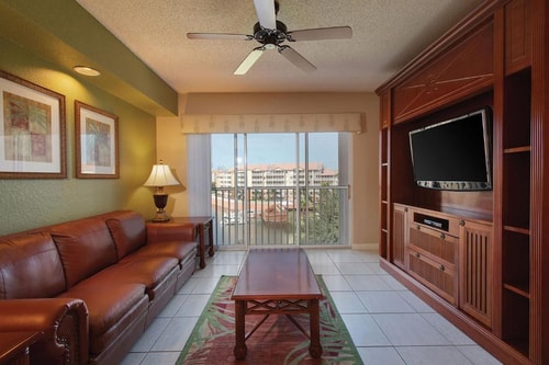 Studio Room Near Drafts Sports Bar And Grill ORL 4 Luxury Bookings
