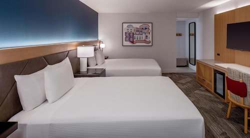 Queen Room Near CenturyLink SAN 1 Luxury Bookings