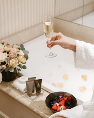 Deluxe King Room Near Apple Union Square SAN 3 Luxury Bookings