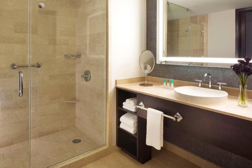 Queen Room Near Mason Cable Car Turnaround  SAN 3 Luxury Bookings