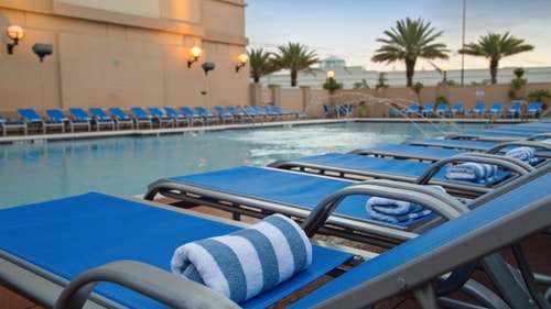 Queen Room Near Quick Repair Store ORL 11 Luxury Bookings