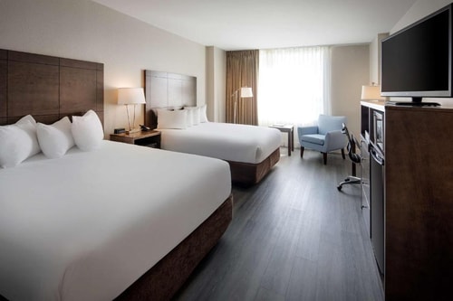 Queen Room Near Quick Repair Store ORL 1 Luxury Bookings