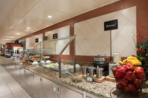 King Suite Near Myron Patridge Track Stadium LAS 13 Luxury Bookings