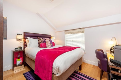 Standard Double Room Near Hayes Davidson LON 4 Luxury Bookings
