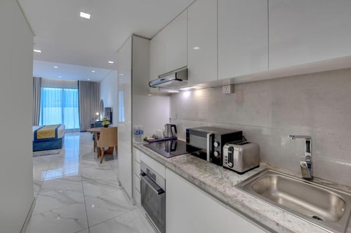 Studio Apartment Near Al Maya Supermarket 3 Luxury Bookings