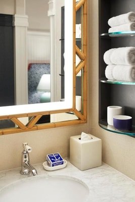 Queen Room Near Dragon Gate Chinatown SF SAN 6 Luxury Bookings