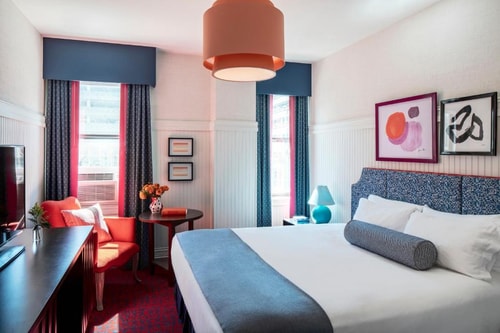 Queen Room Near Dragon Gate Chinatown SF SAN Luxury Bookings