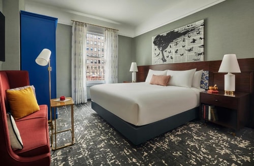 Deluxe Queen Room Near CoBattery SAN. 1 Luxury Bookings