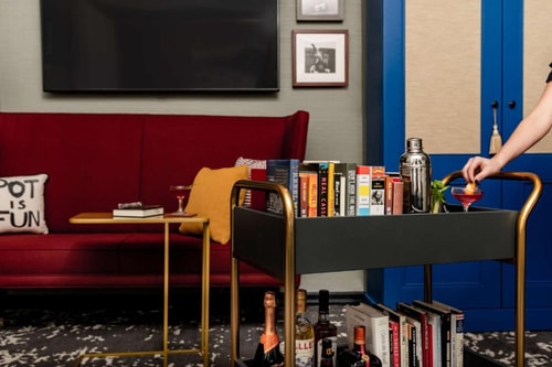 Deluxe Queen Room Near CoBattery SAN. 13 Luxury Bookings