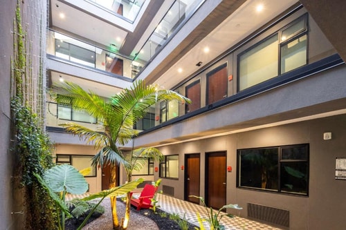 King Room Near Barry's Marina SAN 7 Luxury Bookings