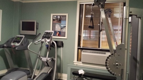 Deluxe Queen Room Near Shreve Co SAN 13 Luxury Bookings