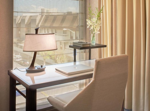 Deluxe King Room Near NorthPoint Centre SAN 5 Luxury Bookings