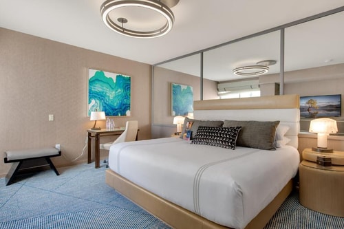 Deluxe King Room Near NorthPoint Centre SAN 1 Luxury Bookings