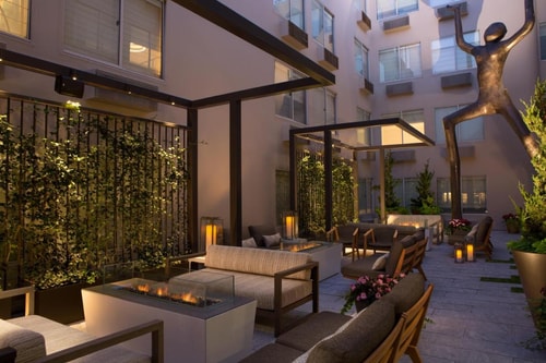 Deluxe King Room Near NorthPoint Centre SAN 12 Luxury Bookings