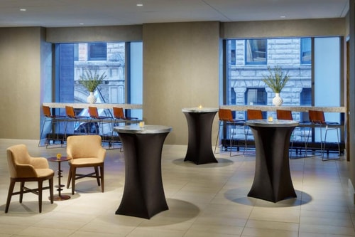King Studio Near Roc Bar CHI 10 Luxury Bookings