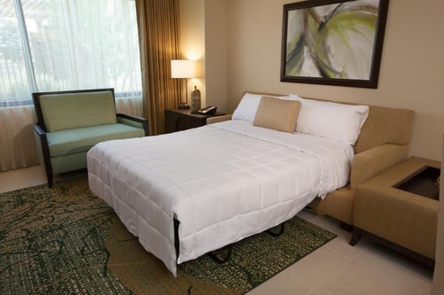 One Bedroom Suit Near Tracker Boat Center LAS Luxury Bookings