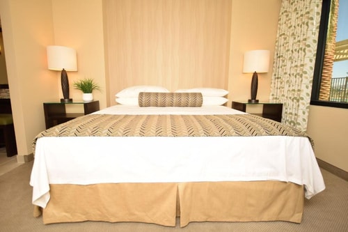 One Bedroom Suit Near Tracker Boat Center LAS 1 Luxury Bookings