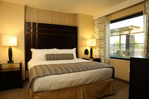 One Bedroom Suit Near Tracker Boat Center LAS 2 Luxury Bookings