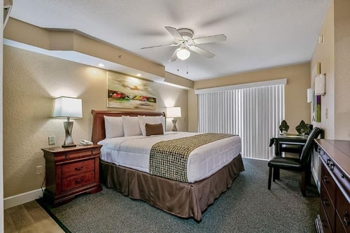 King Suite Near Animal Kingdom Costuming ORL 1 Luxury Bookings