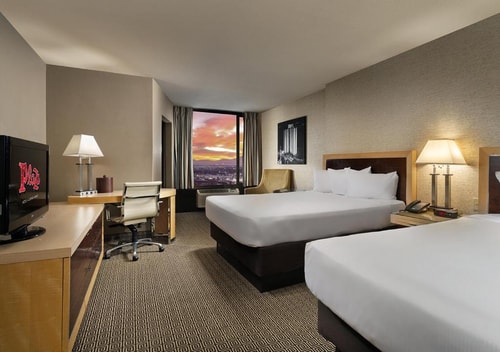 Deluxe Room Near Edwin K. Leishman Art LAS Luxury Bookings
