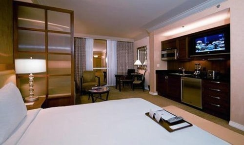 Signature Deluxe Suite Near Elite Medical Ctr LAS 4 Luxury Bookings