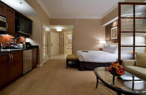 Signature Deluxe Suite Near Elite Medical Ctr LAS 5 Luxury Bookings