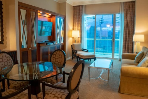 Signature Deluxe Suite Near Elite Medical Ctr LAS 10 Luxury Bookings