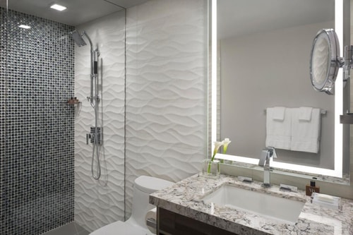 Queen Room Near Oracle Park SAN 2 Luxury Bookings