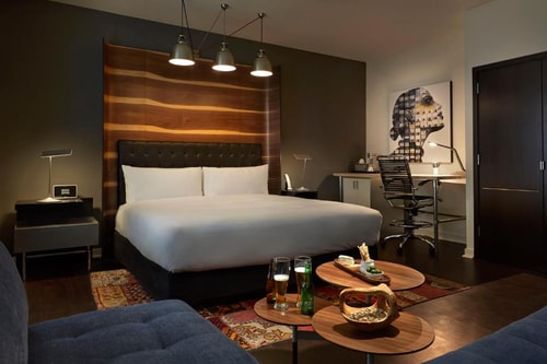 Deluxe King Room Near Bruno Stadium SAN Luxury Bookings