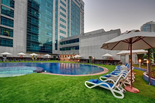 1 Bedroom Apt Near Marina Mall by Luxury Bookings 10 Luxury Bookings