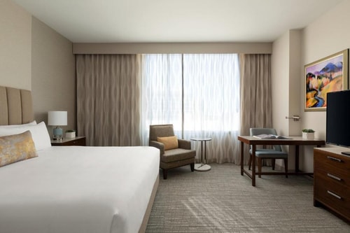 Classic King Or Twin Room Near Life Tower HOU 2 Luxury Bookings