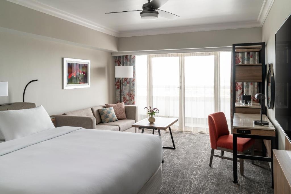King Room Near Budget Car Rental ORL Luxury Bookings