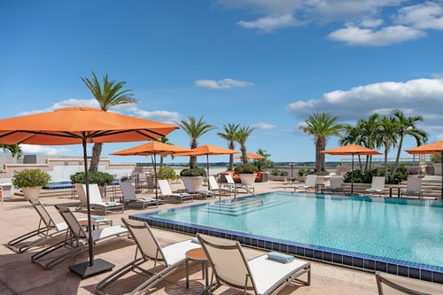 King Room Near Budget Car Rental ORL 14 Luxury Bookings