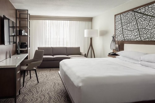 Guest King Room Near Hertz Car Rental ORL Luxury Bookings