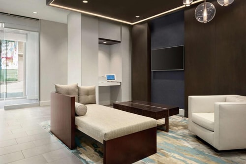 King Room Near Theatre Columbia College CHI 6 Luxury Bookings