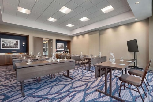 King Room Near Theatre Columbia College CHI 7 Luxury Bookings